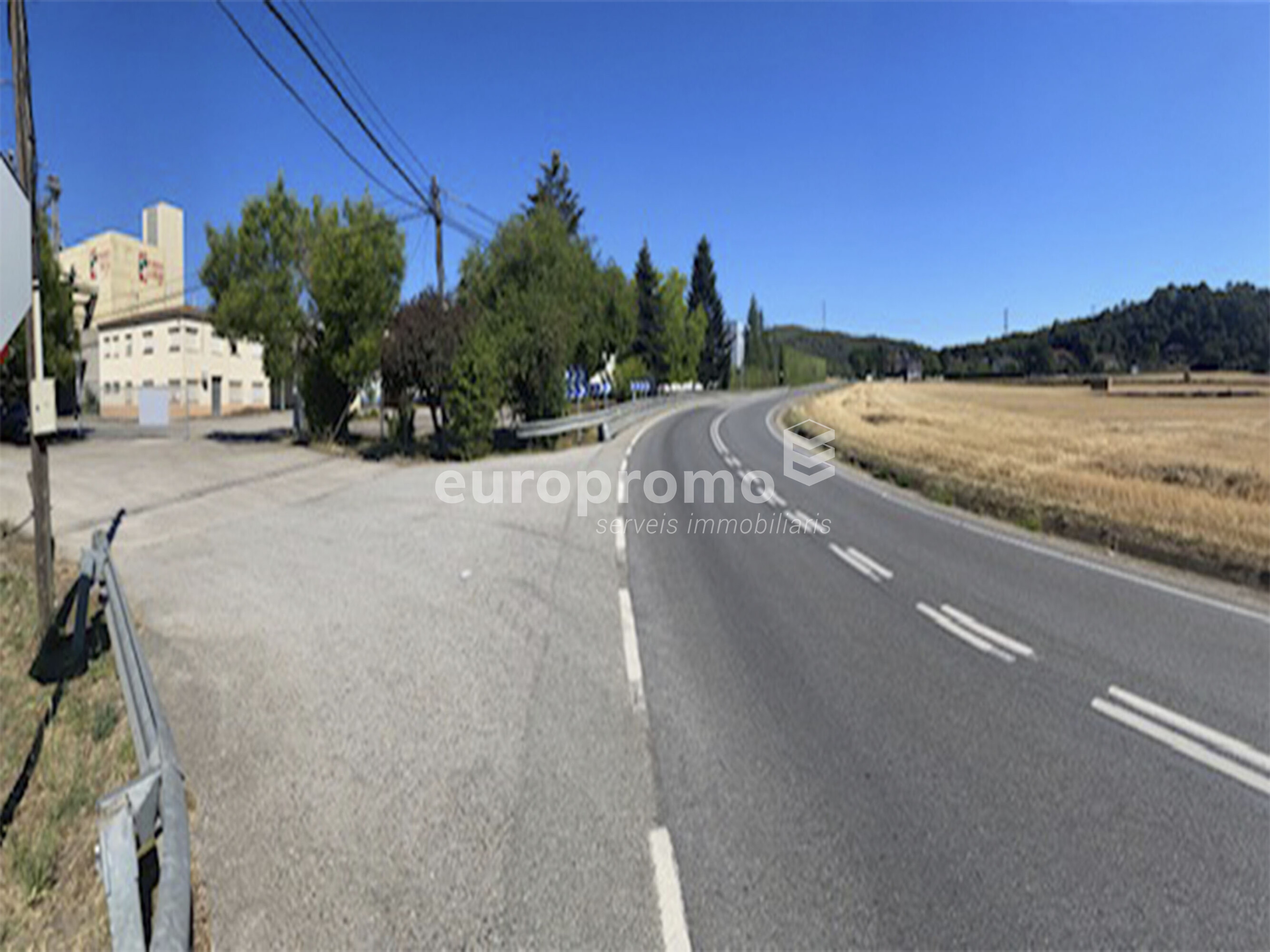 Solar industrial de 8.901m2 situado a 5 minutos de la salida AP7 de Girona.